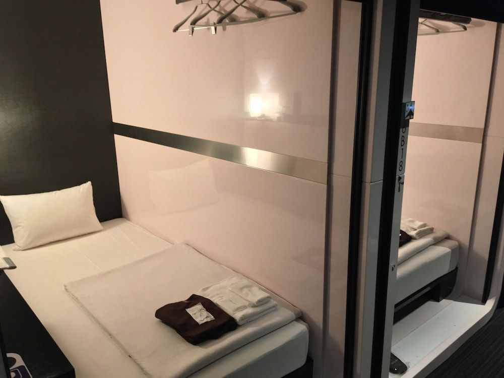 First Cabin Akasaka Business Class Cabin, Men Only 3