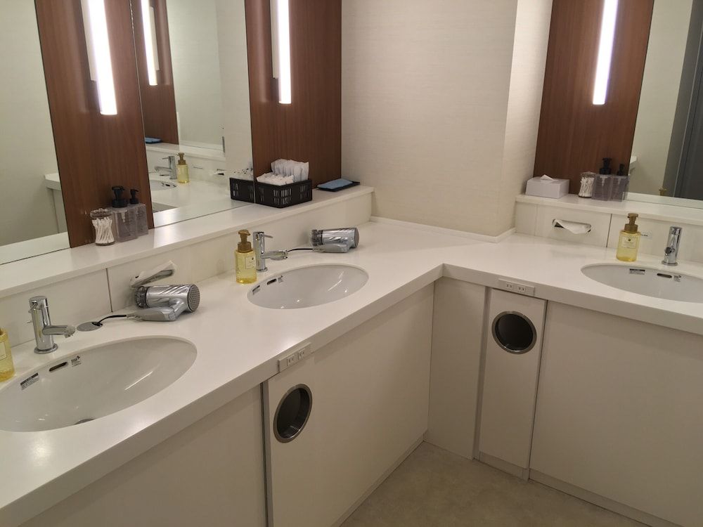 First Cabin Akasaka Business Class Cabin, Men Only 6