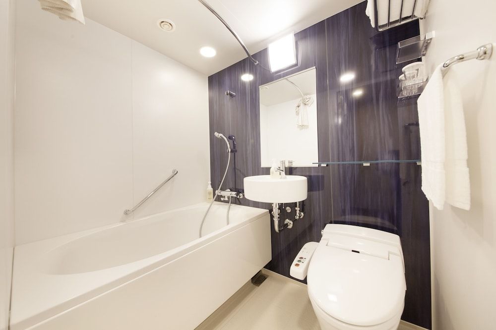 Richmond Hotel Premier Tokyo Schole Double Room, Non Smoking (Direct train from NRT, HND airport) 2