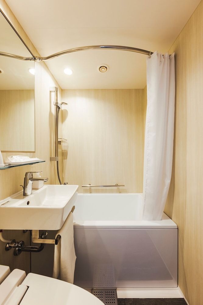 HOTEL NUPKA Economy Double Room, 1 Large Twin Bed, Non Smoking, Bathtub 9