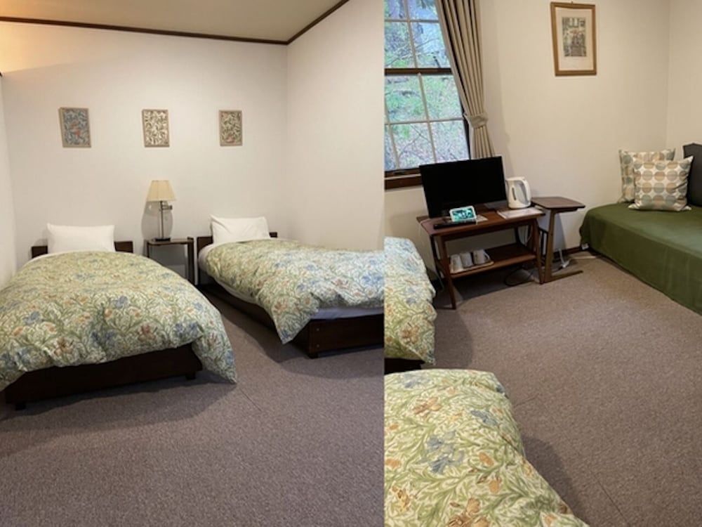 Premier Twin Room, 2 Bedrooms, Shared Bathroom