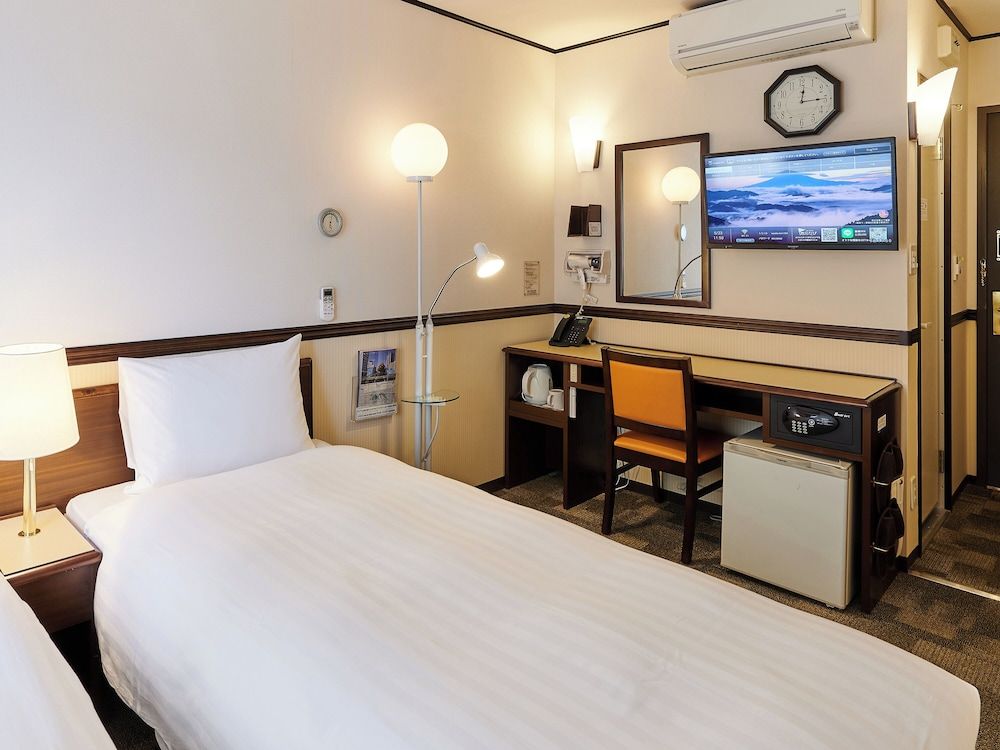 Economy Twin Room, Smoking