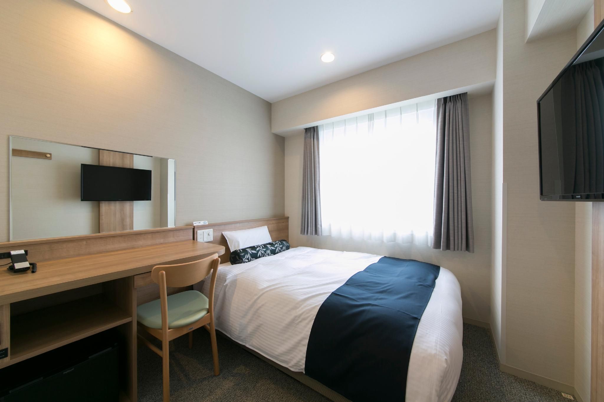 Premium Single Room for 1 Adult - Smoking