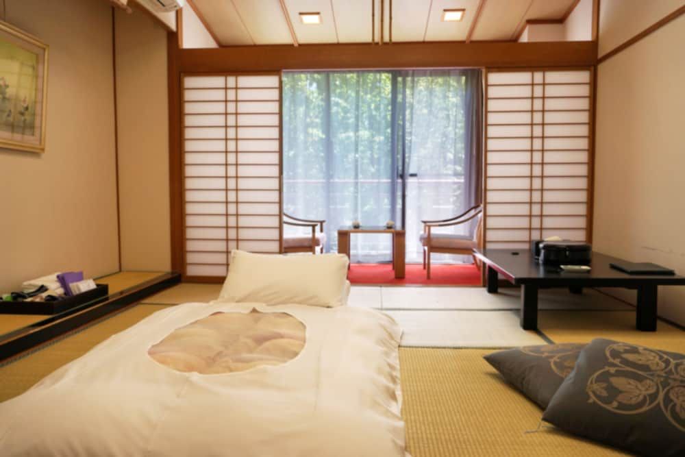 Japanese, 5 Twin, Garden View, Shared Bathroom, Shared Room