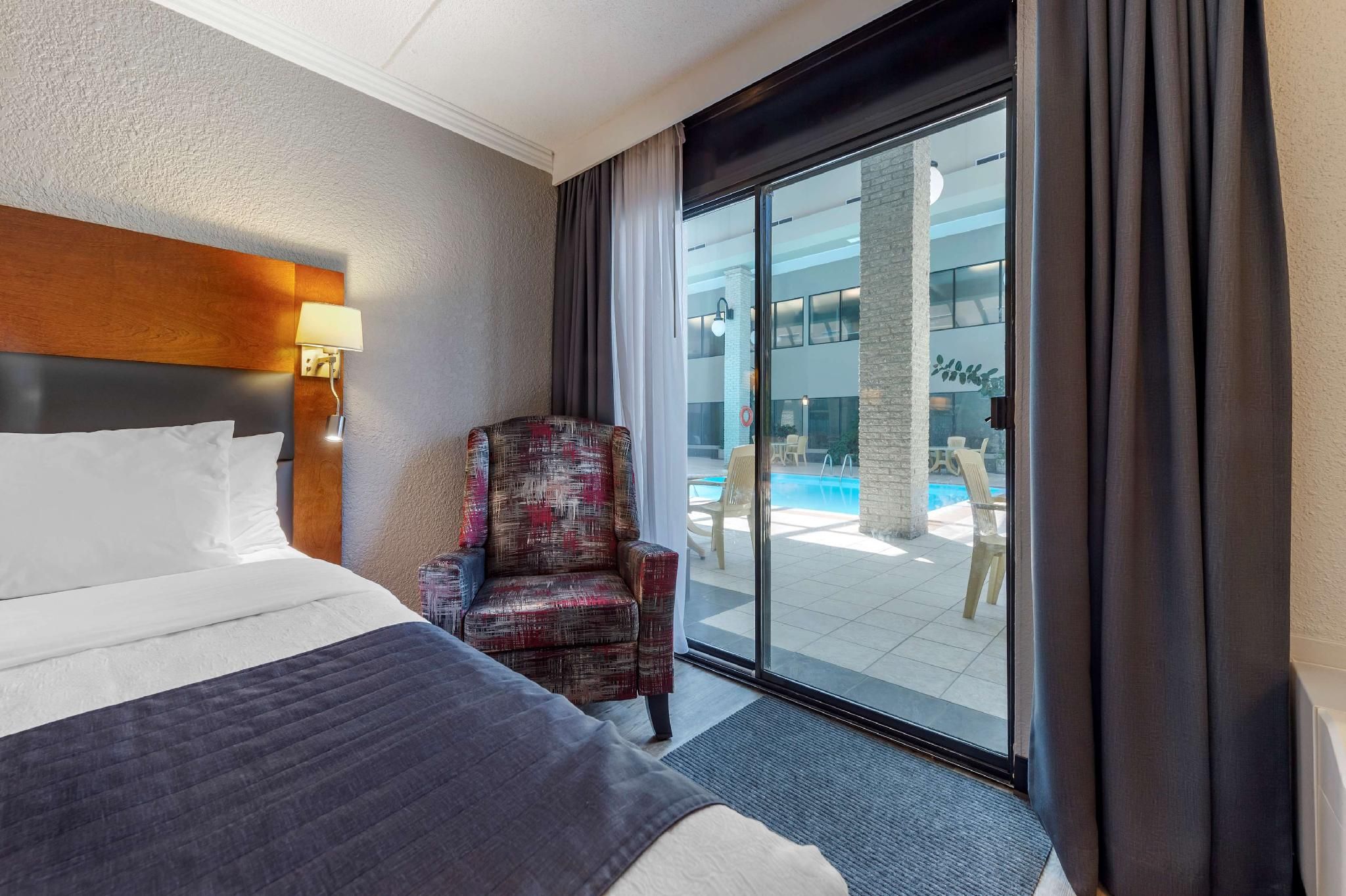 2 Queen Beds, Nonsmoking, Pool Access