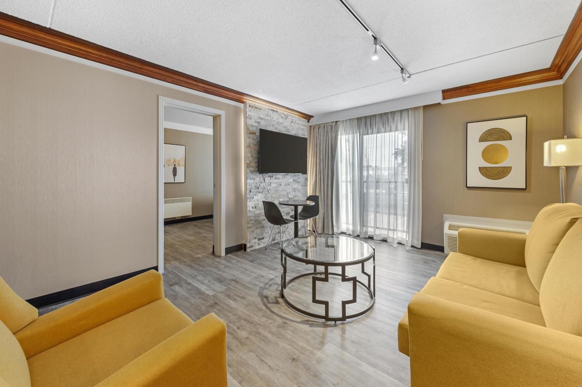 Suite - 1 Queen Bed, Nonsmoking