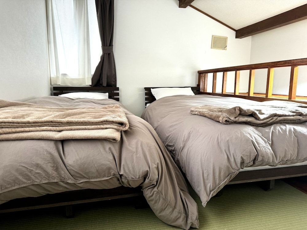 Japanese-Style Room 107 ft2 with 54 ft2 loft, Private Toilet and Shared Bath(No car parking)