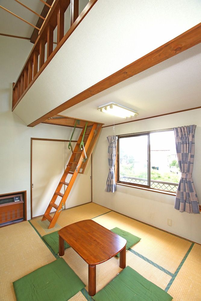 Japanese-Style Room 107 ft2 with 54 ft2 loft, Private Toilet and Shared Bath(No car parking)