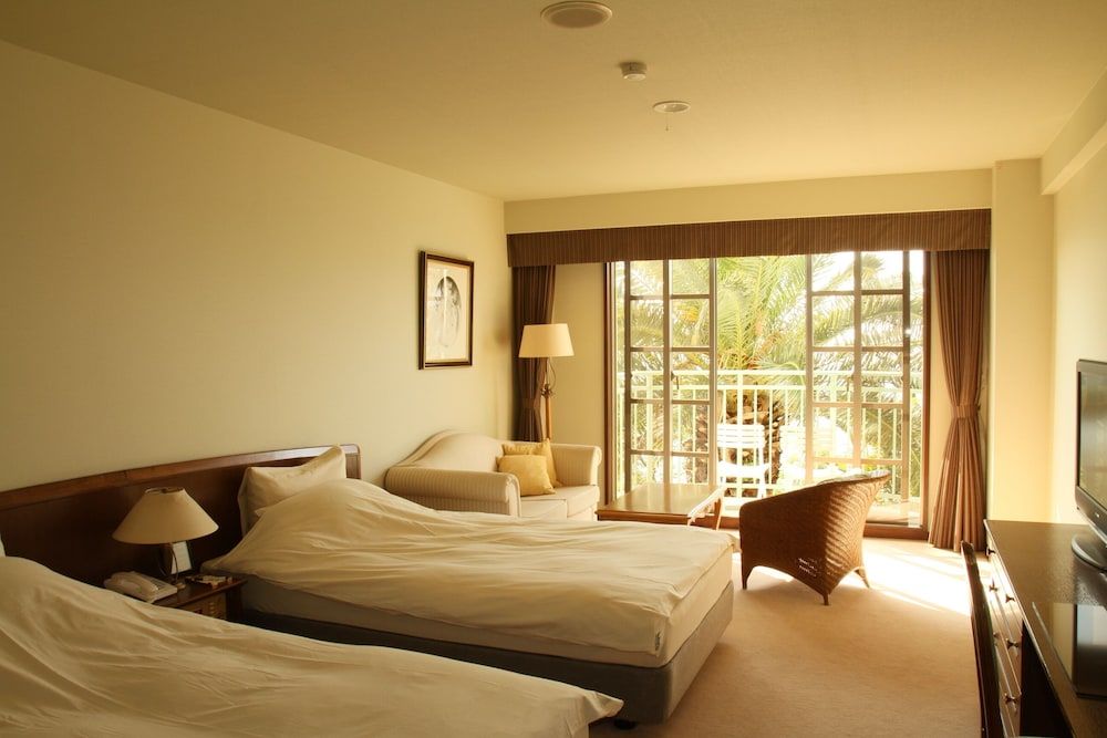 La Classe de Cienega Triple Room (2nd Floor, Partial Ocean View) 2