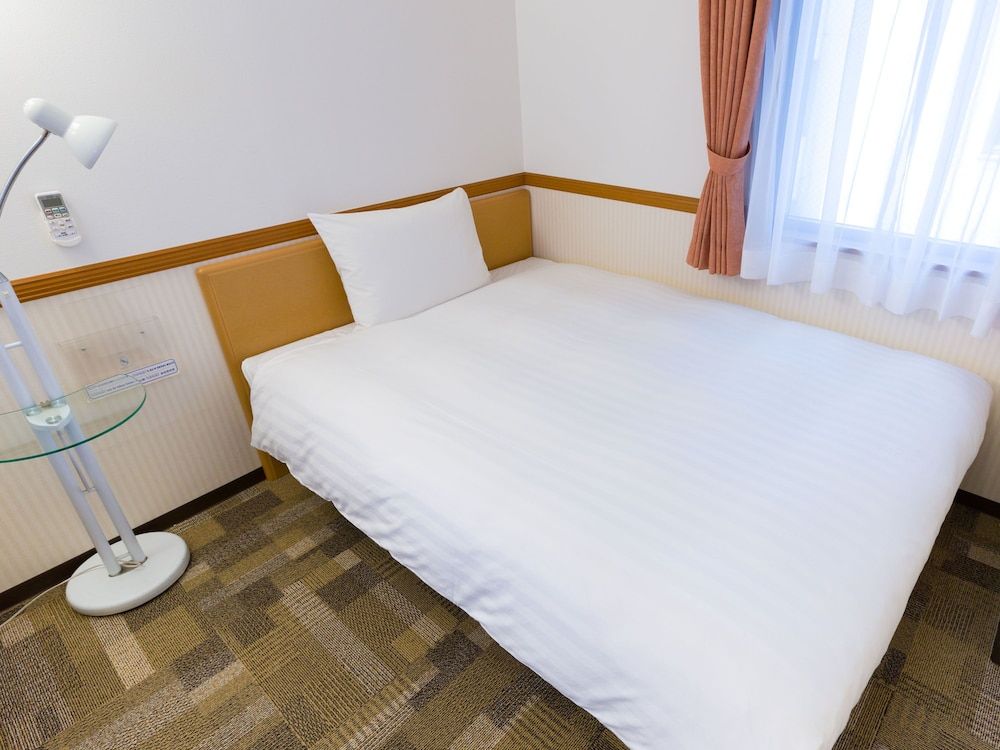 Standard Single Room, Smoking