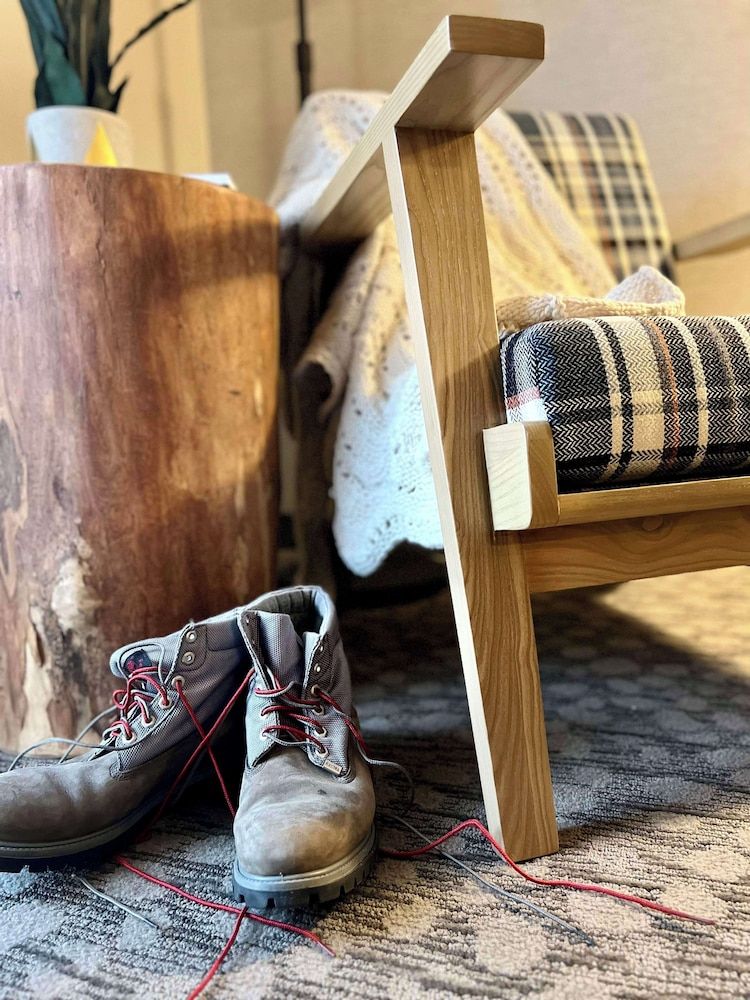 Riverhouse Lodge Room (2 Twin Bunks over 2 Queen Beds) 11