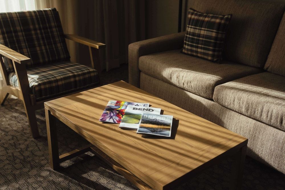 Riverhouse Lodge Room, 1 King Bed with Sofa bed, Fireplace, River View 12