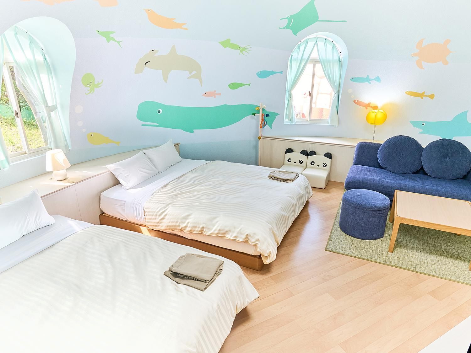 Family Room with Aquarium Theme - Dream Zone
