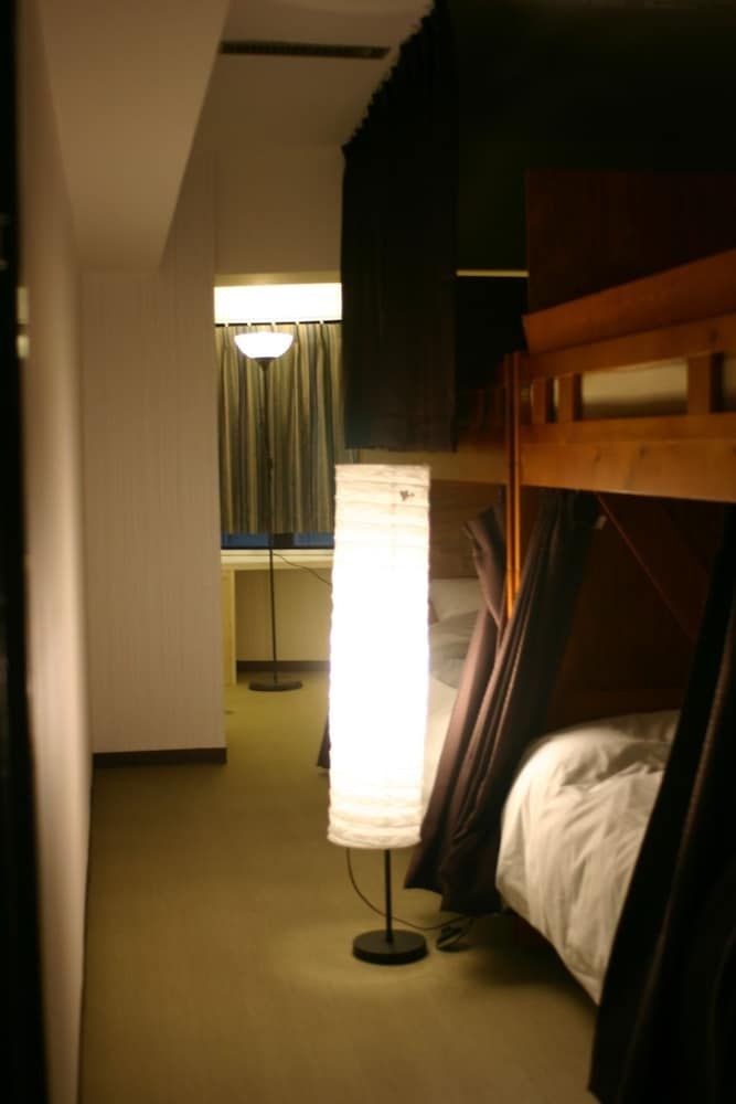 Shared Dormitory for 4 People, Women only