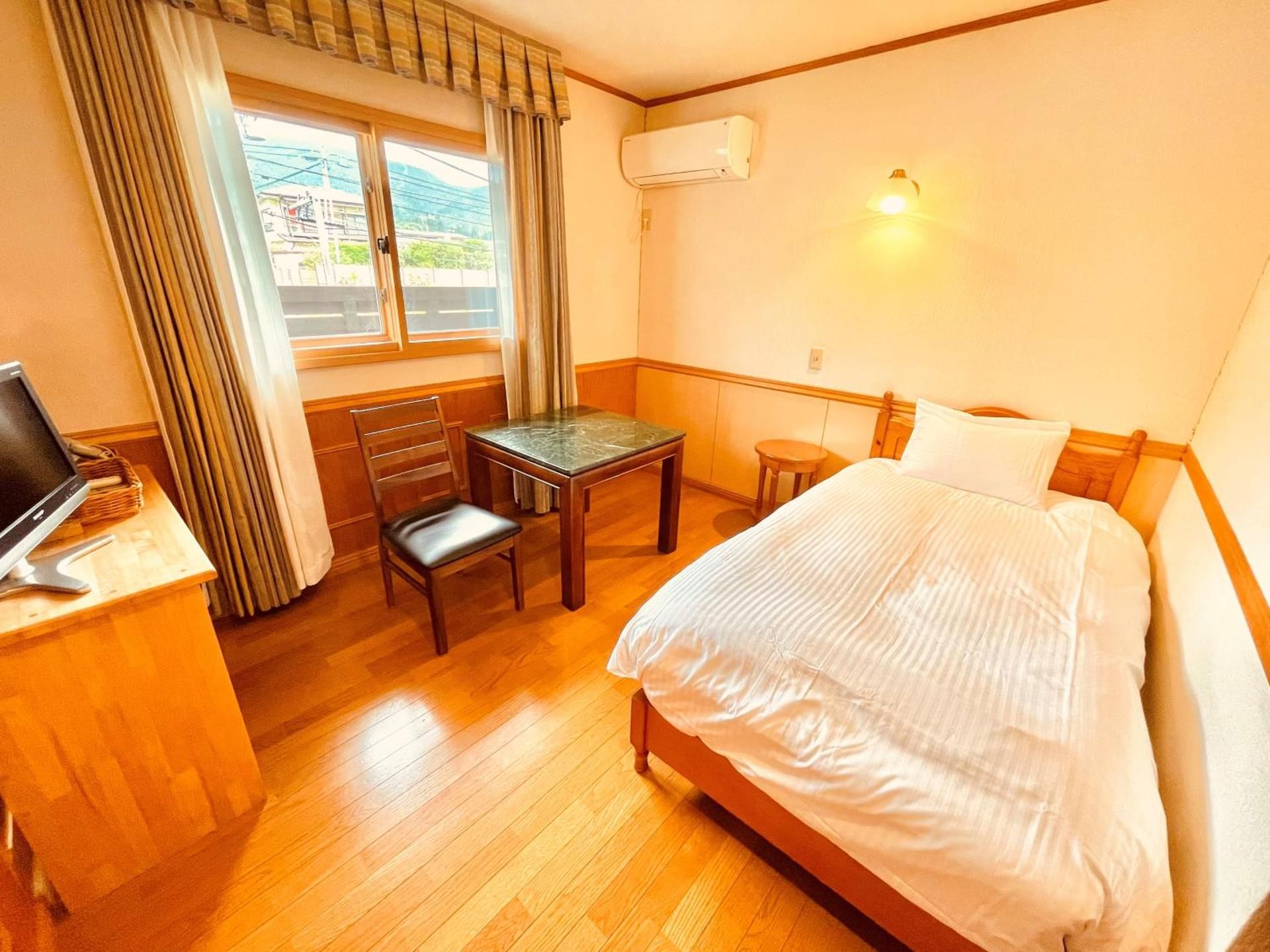 Single Room - Non-Smoking