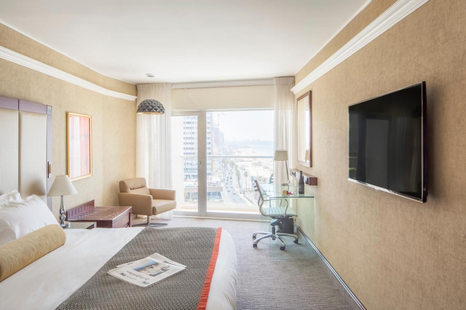 Deluxe Guest room, 1 Queen, Sea view, Balcony