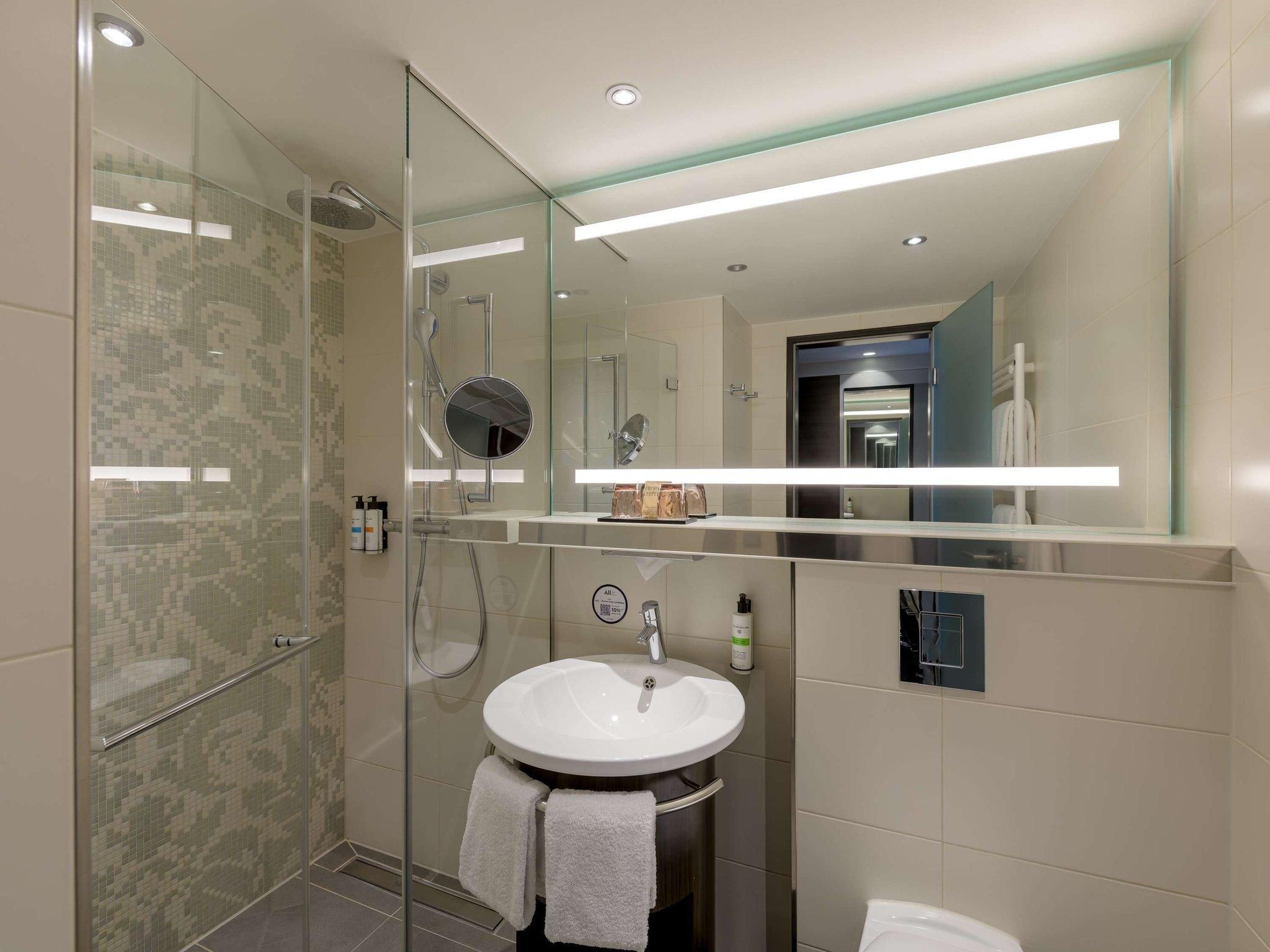 Executive Room, large guest room with double be d or twin beds