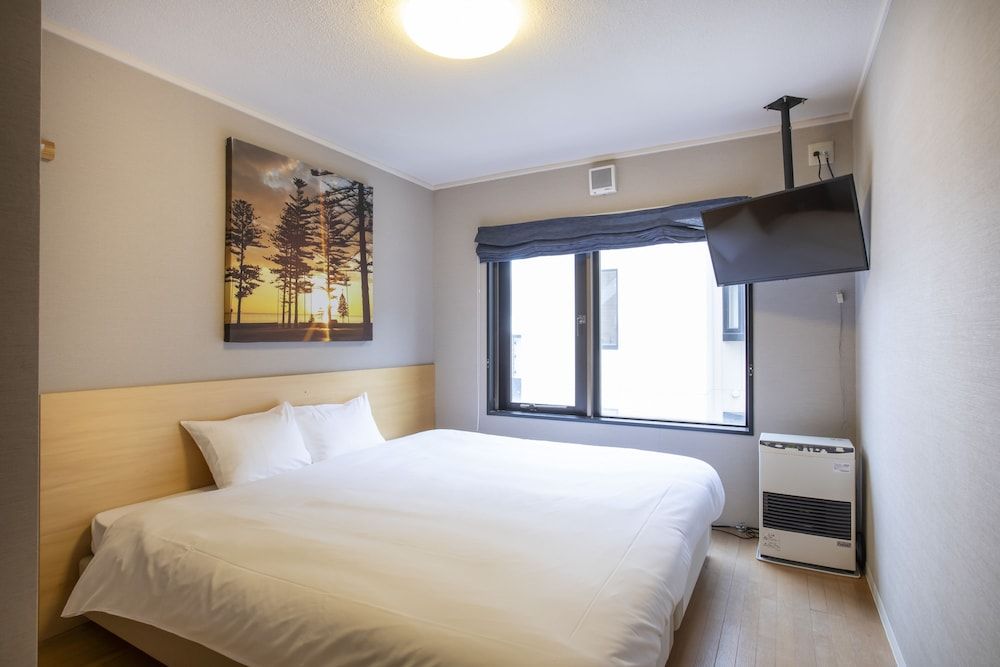 M Lodge Western Room 3