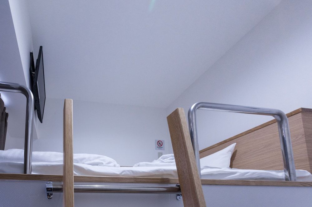 Semi-Double Cabin Upper Bunk, Non-Smoking