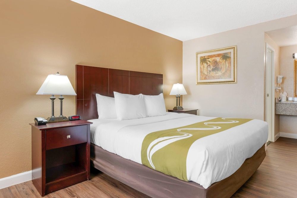 Room, 1 King Bed, Accessible, Courtyard View