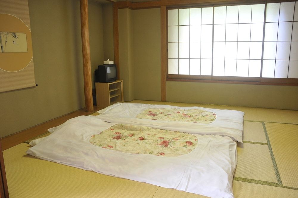 Twin Room with Tatami Area, Smoking