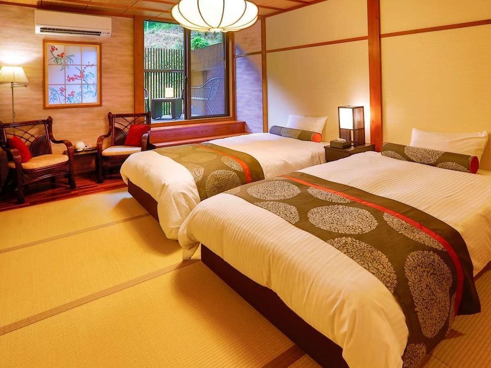 Basic Room, 2 Twin Beds, Balcony