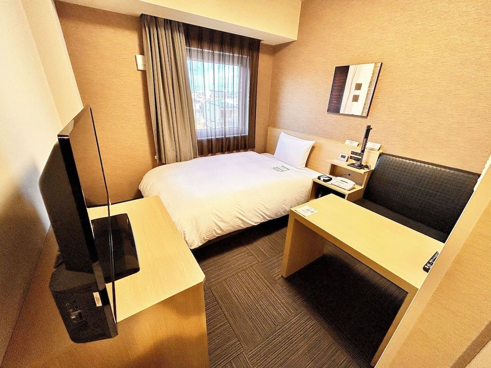 Single Room, Smoking