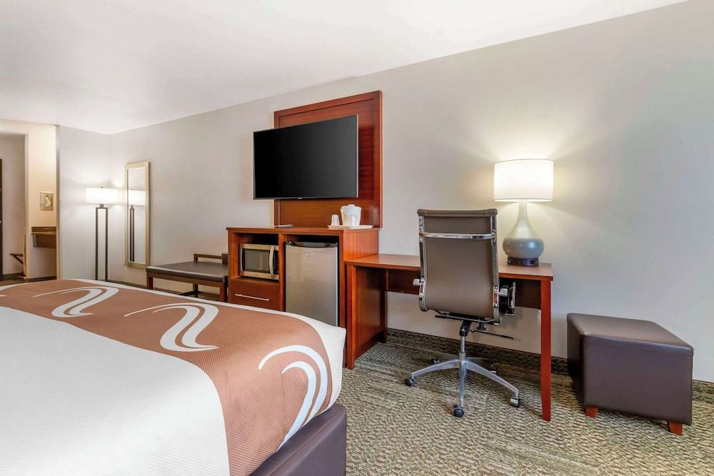 Standard Room, 1 King Bed, Non Smoking, Hot Tub