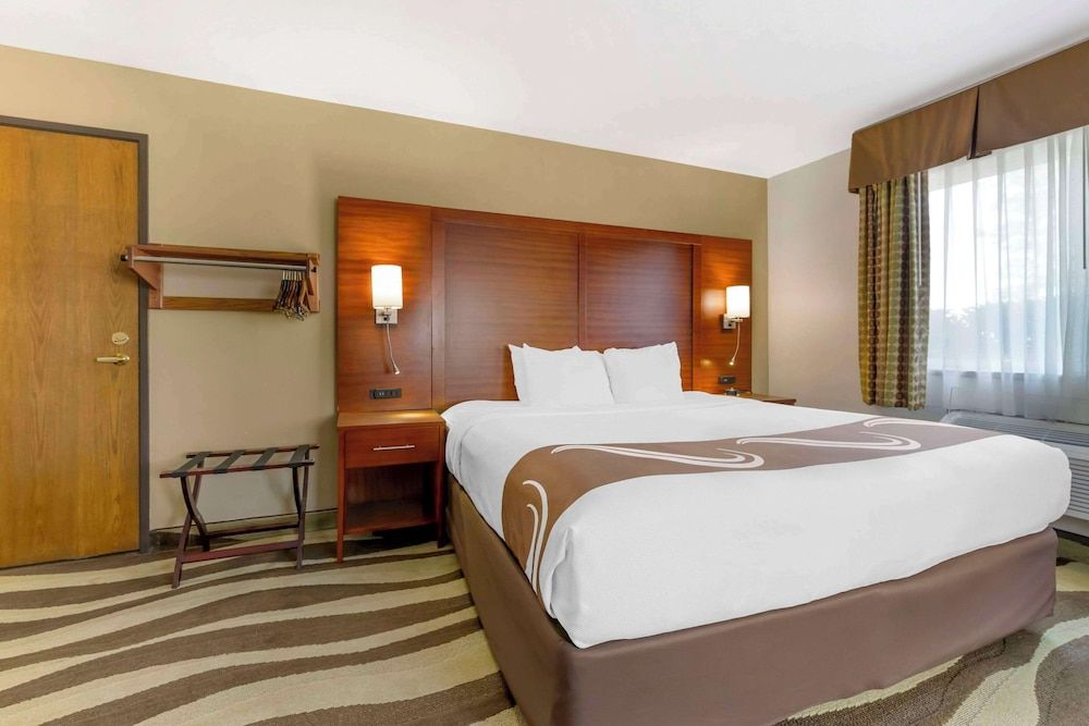 Suite, 1 King Bed, Accessible, Non Smoking