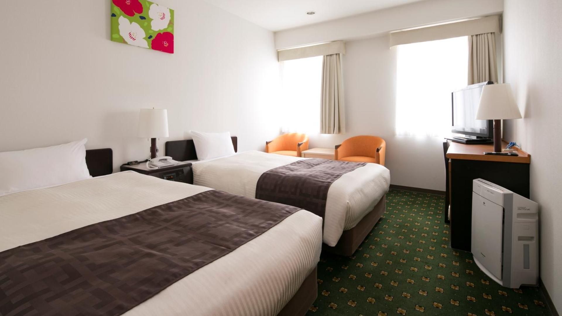 Adjoining Twin Rooms - Non-Smoking
