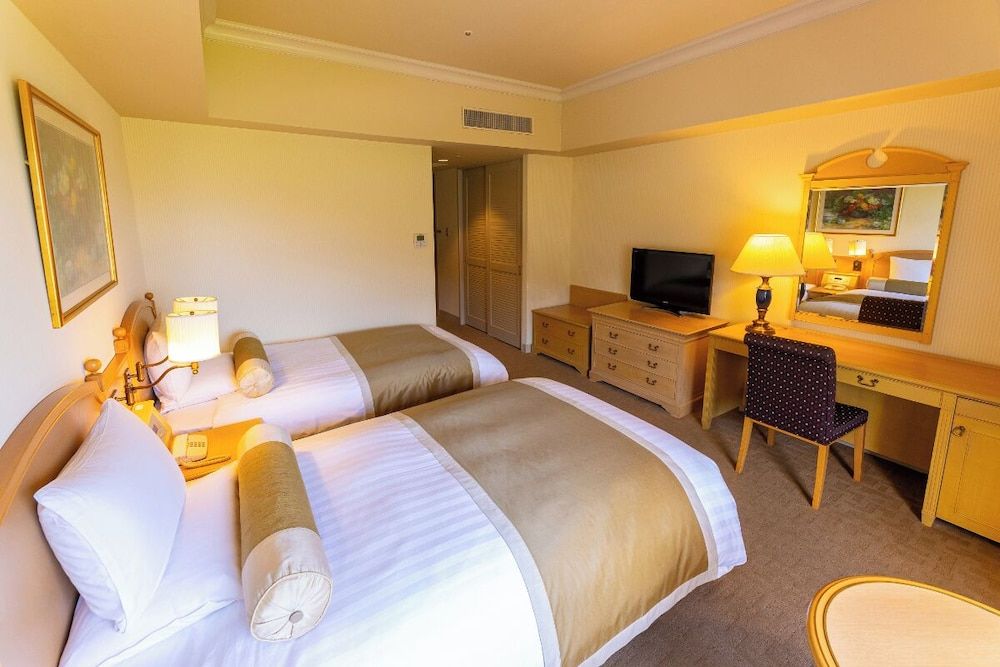Superior Twin Room, Non Smoking (Station View)