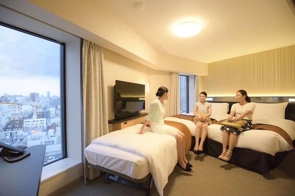 Corner Triple Room, Non Smoking (with 1 extra bed for 3 people)