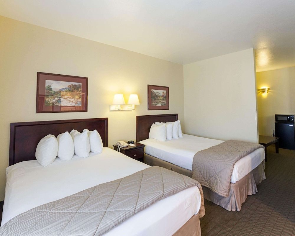 Suite, 2 Queen Beds, Non Smoking