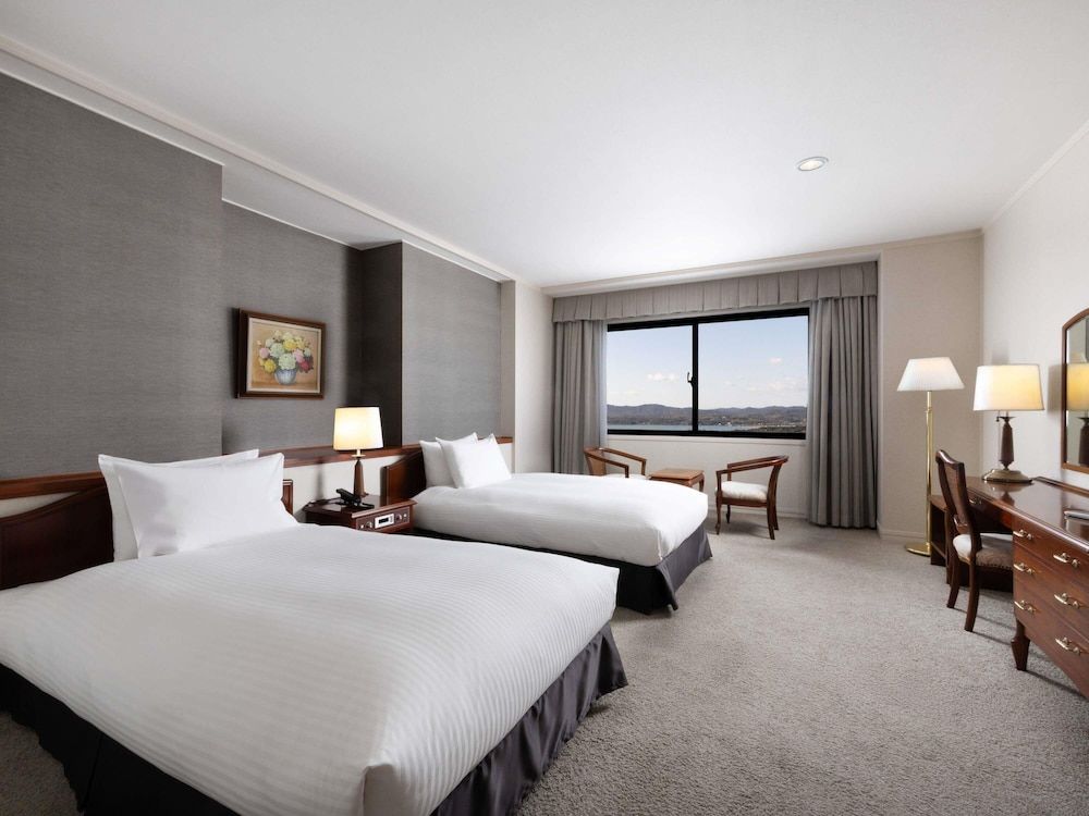 Deluxe Suite, Multiple Beds, Mountain View