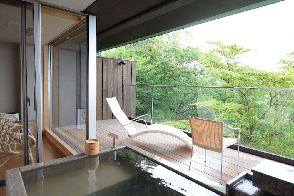 Deep Soaking Bathtub