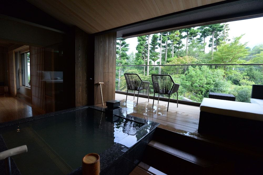 Deep Soaking Bathtub