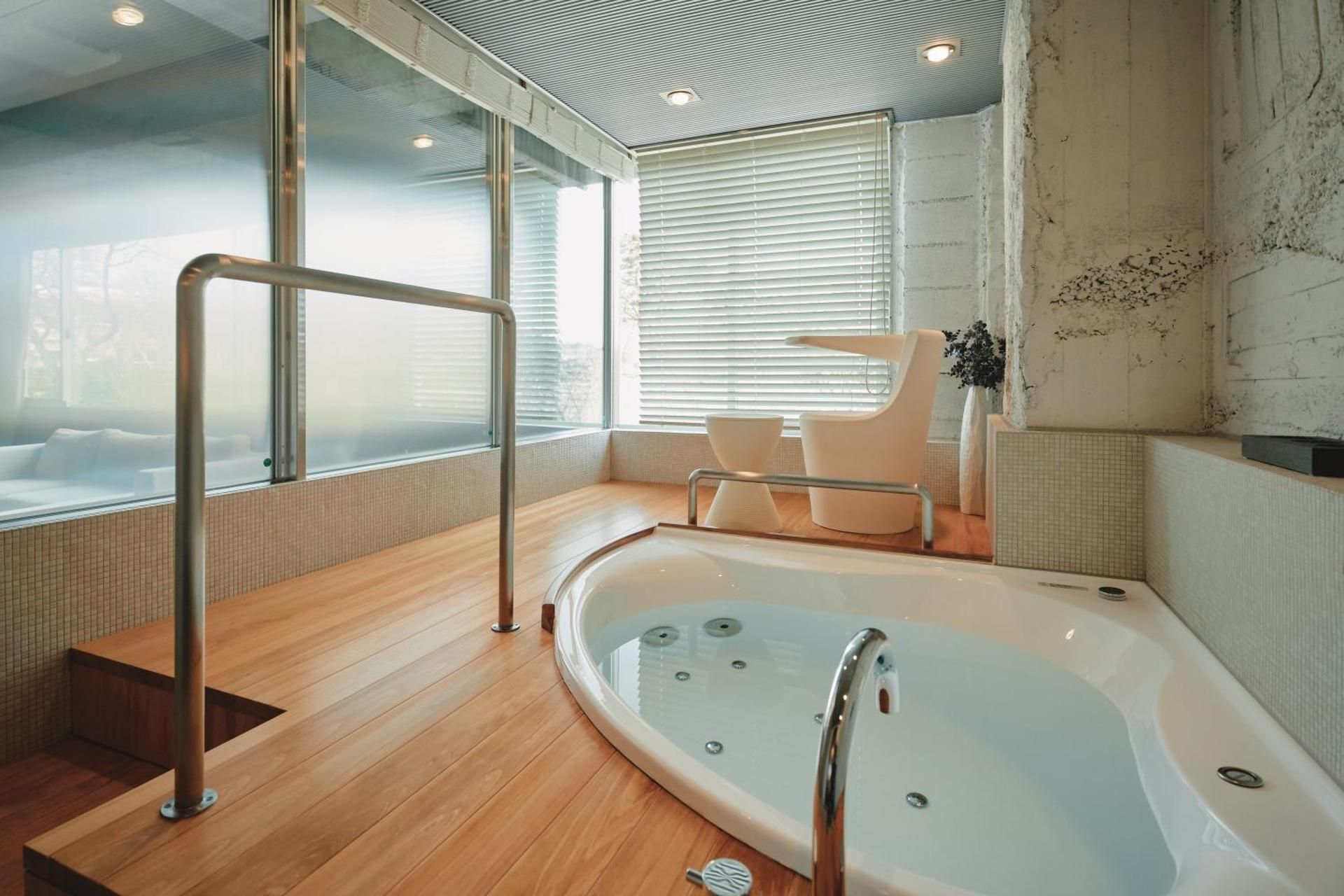 Suite with Spa Bath and Park View
