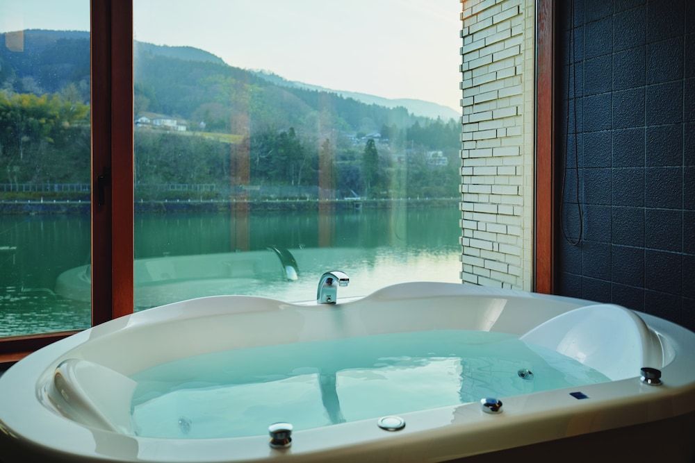 Deluxe Room, 2 Bedrooms, Non Smoking, River View (211)