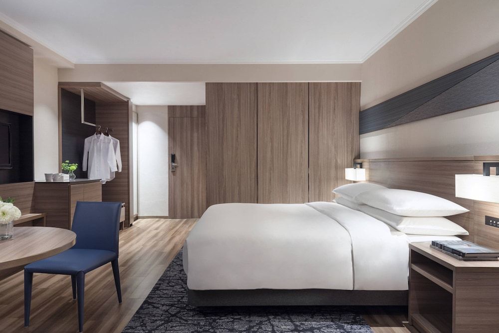 Superior Room, 1 King Bed, Mountain View