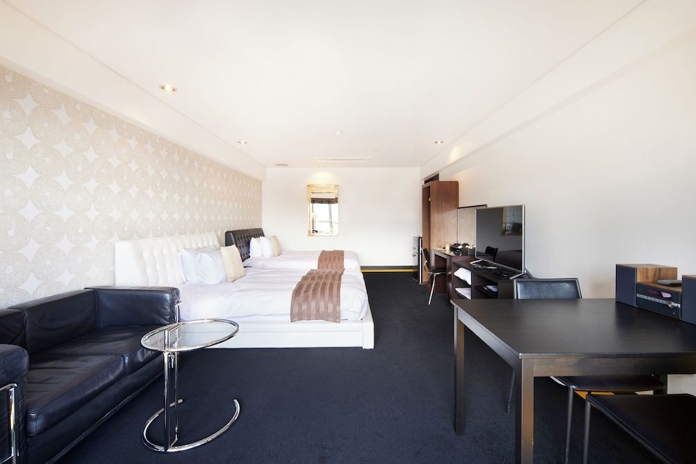 Modern Jacuzzi Twin Room (51sqm)