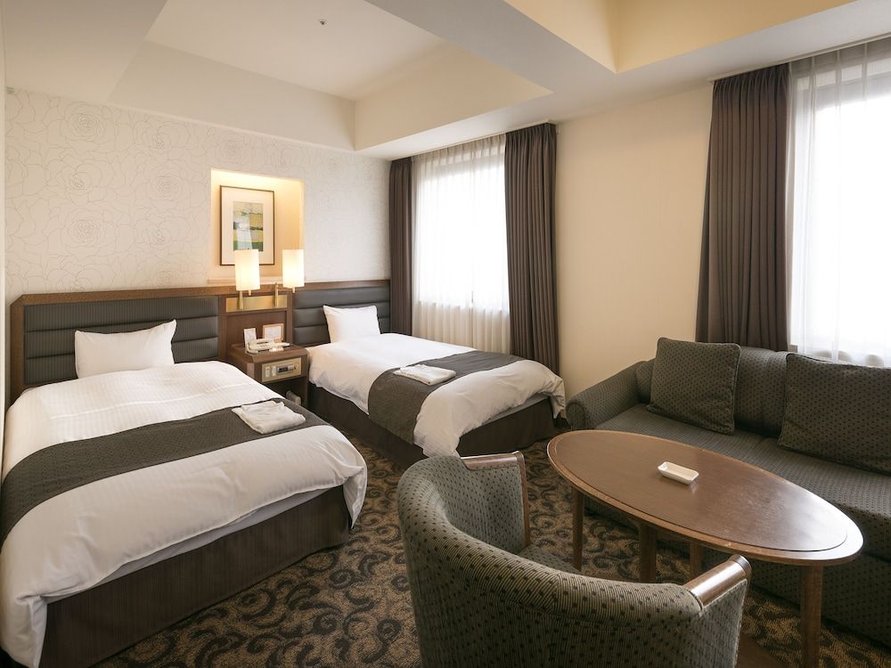 Twin Room, Smoking