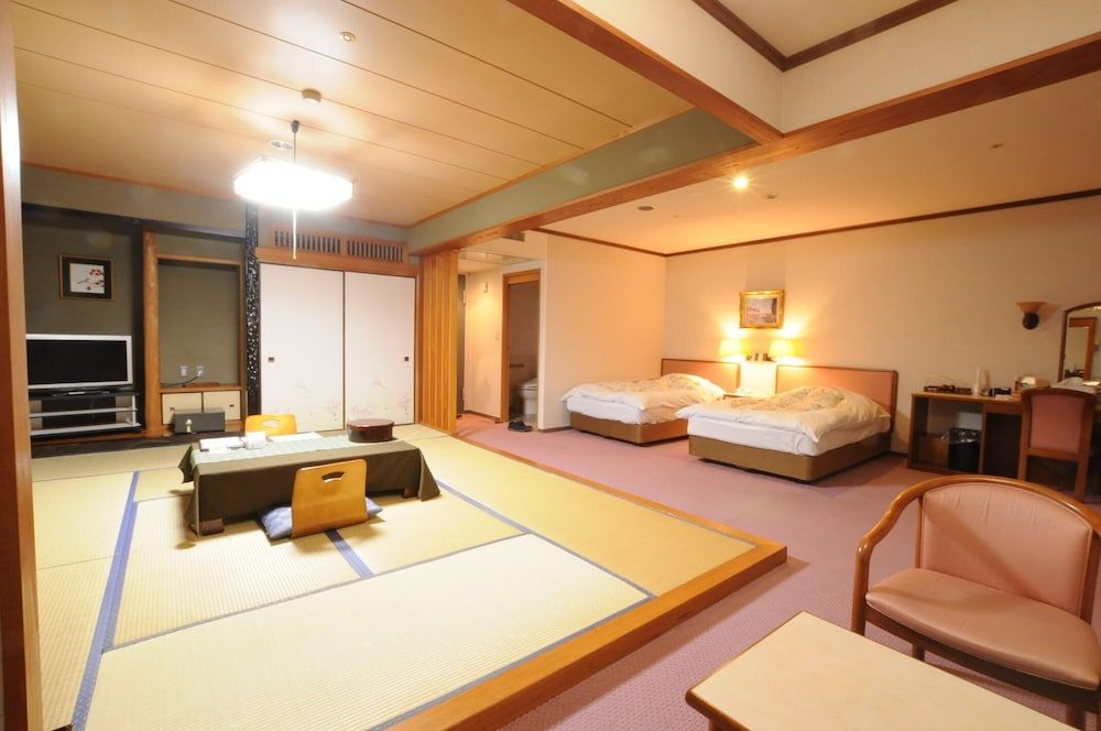 Japanese Western Style Family Room (Shared Bathroom)