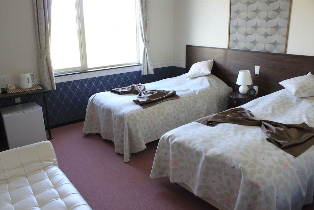 Petit Hotel Blanc Fleur Twin Room 2