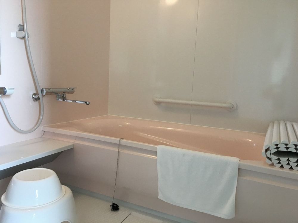 Petit Hotel Blanc Fleur Run of the House 2