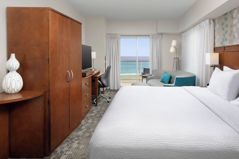 Room, 1 King Bed with Sofa bed, Balcony, Oceanfront (Mobility/Hearing Accessible, Tub)