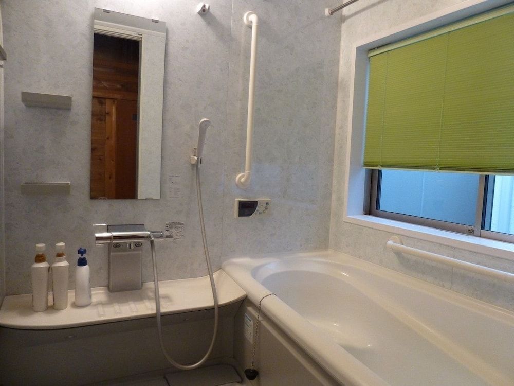 Deep Soaking Bathtub