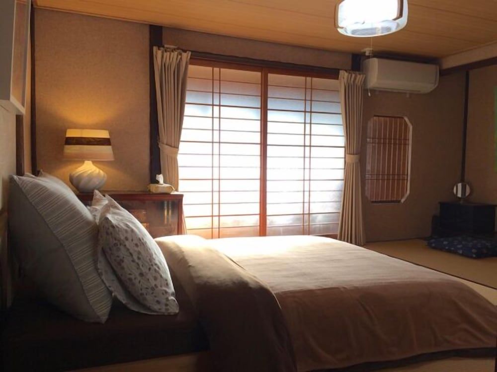Family House, 2 Bedrooms, Smoking, Ground Floor