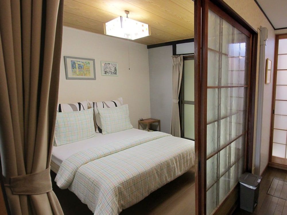 Family House, 2 Bedrooms, Smoking, Ground Floor