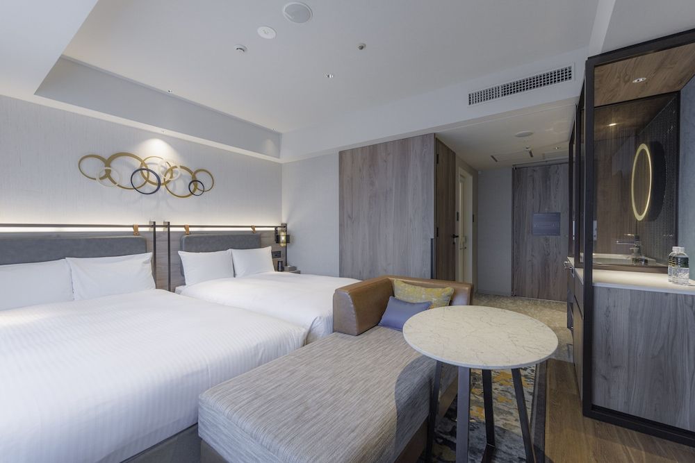 [Top Floor] Superior Twin, Non Smoking, Lounge Access Included