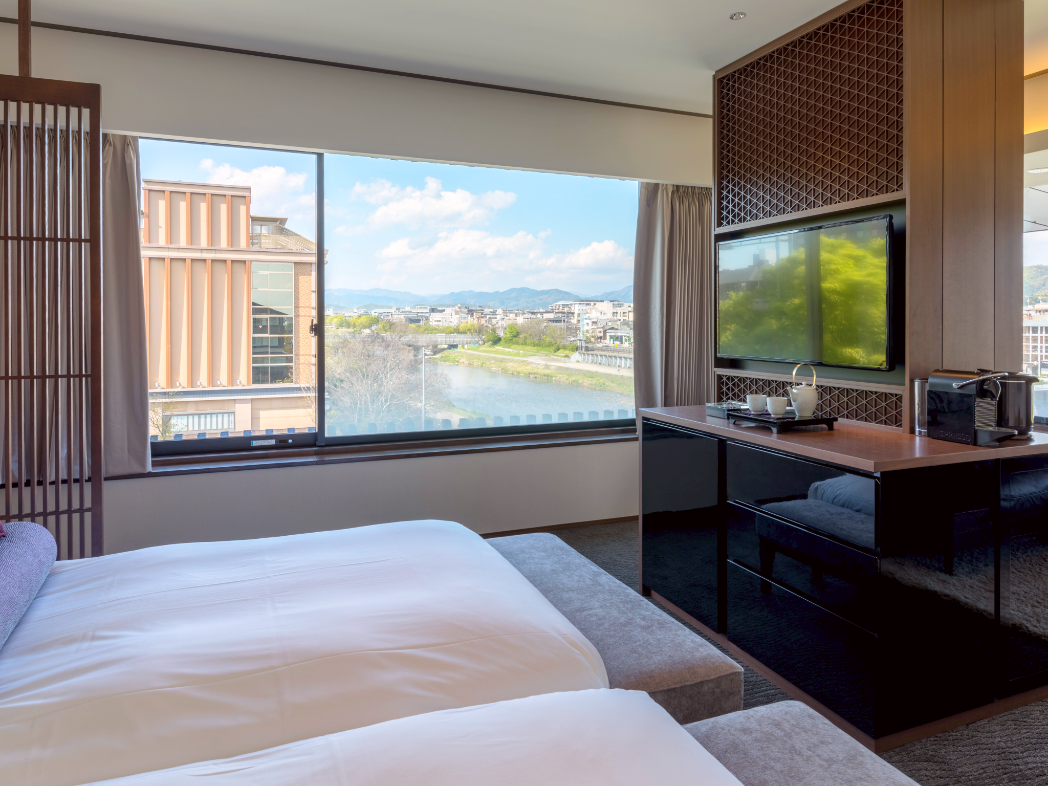 Riverview Suite